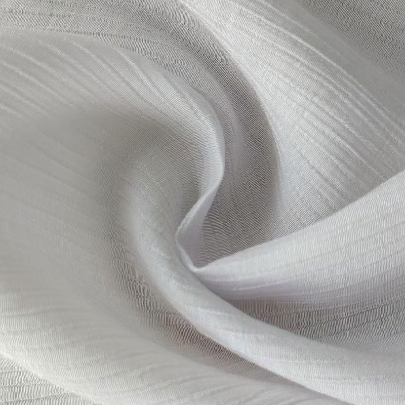 Tissu rayonne/nylon monofilament 4:1 fortement torsadé avec texture froissée