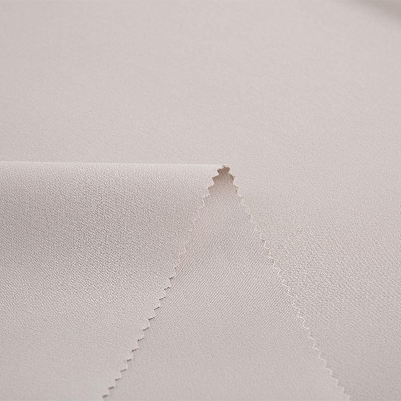 Tissu extensible dans quatre sens 190 g/m² 75D évacuant l'humidité.