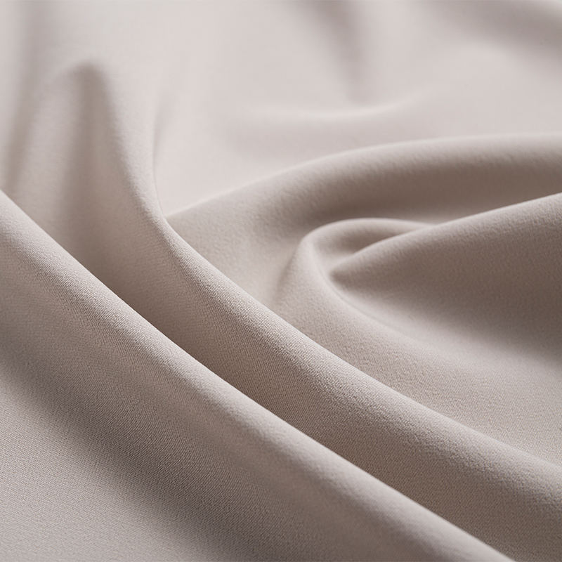 Tissu extensible dans quatre sens 190 g/m² 75D évacuant l'humidité.